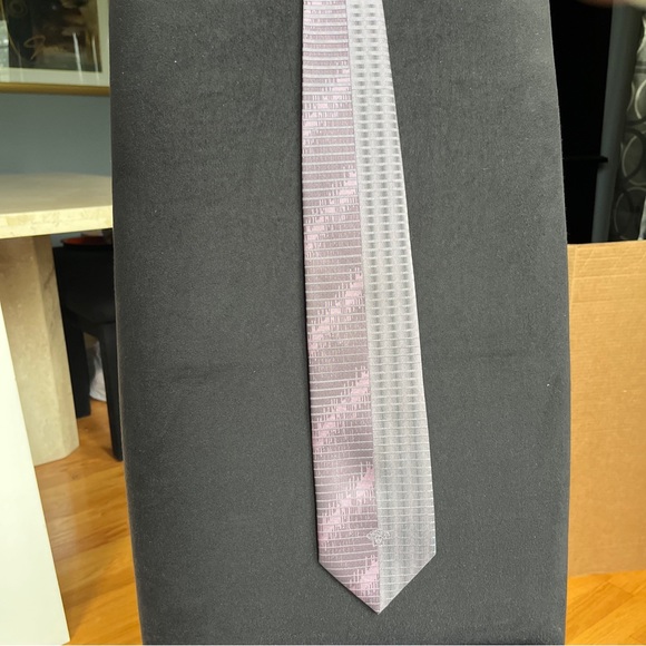 VERSACE Lavender/Pink Necktie - Picture 2 of 6
